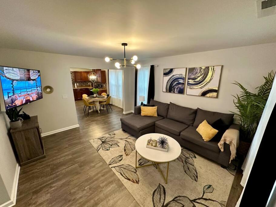 Cozy And Luxury Home Ралей Екстериор снимка